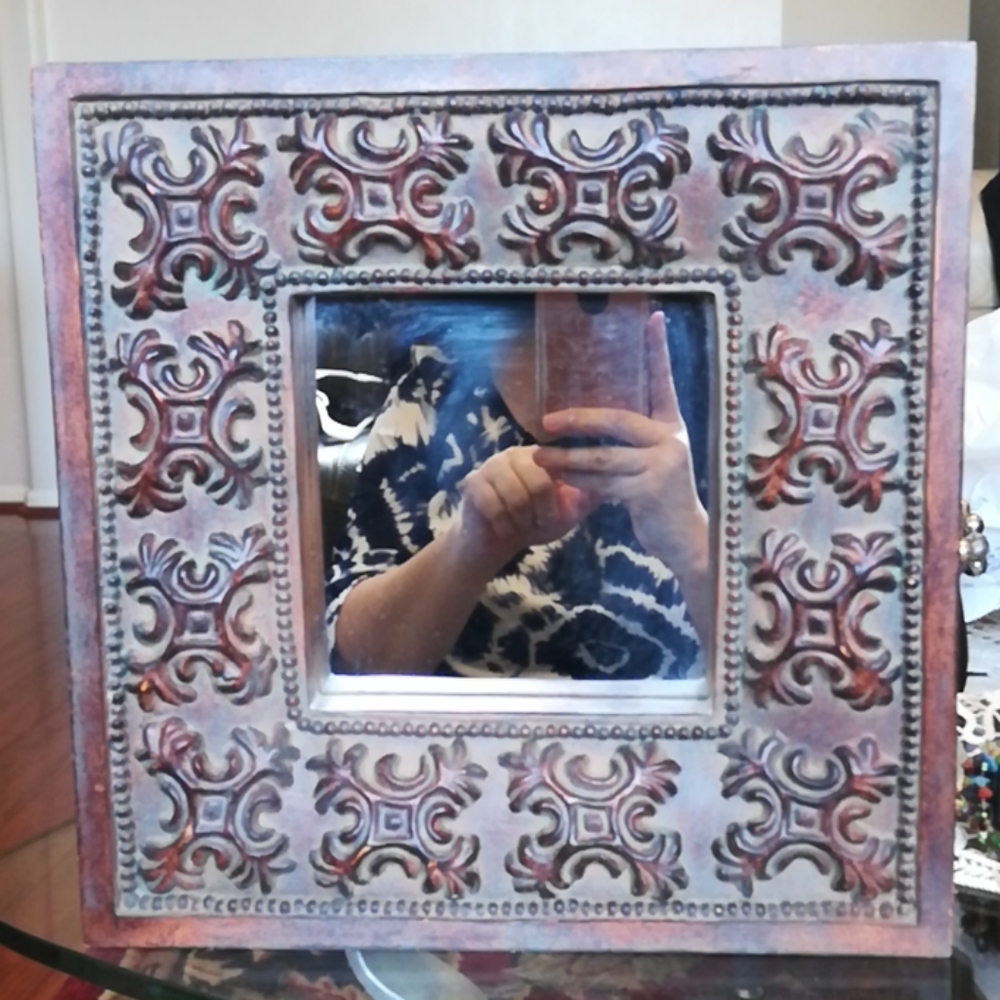 Unique and Beautiful Decorative Mirror - Picture 1 of 4